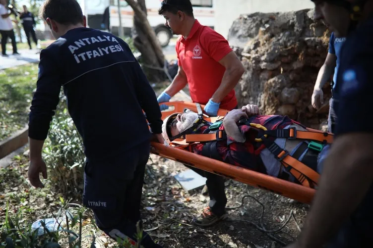 Yer Antalya: Düşürdüğü telefonu almak isterken kabusu yaşadı!