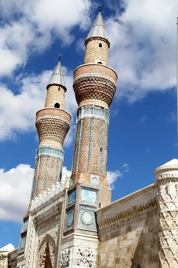 'Mavi Medrese'de son rötuşlar