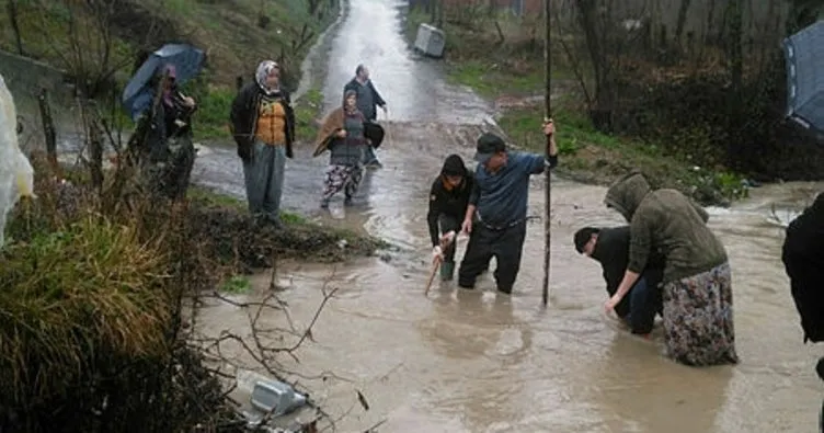 Zonguldak’ta Üveyikli Köyü’nün yolu her yağmurda ulaşıma kapanıyor