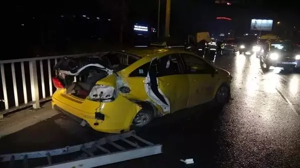 izmirde-mazot-yuklu-tanker-taksiye-carpti-1740635944045.jpeg