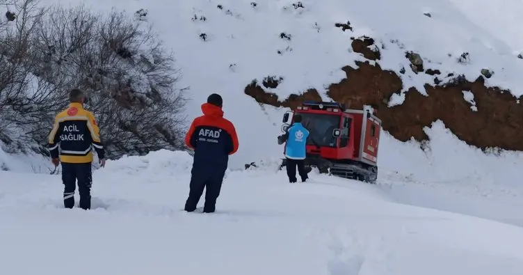 Bingöl’de yoğun kar altında mahsur kalan 2 kişi askeri helikopterle kurtarıldı