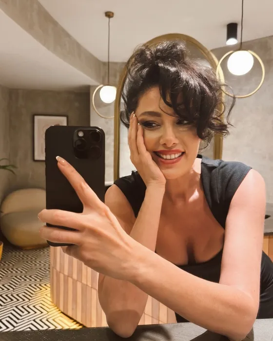 Ünlü oyuncu Burcu Binici imaj değişikliğine gitti! Sarı saçlarına kocaman bir veda...