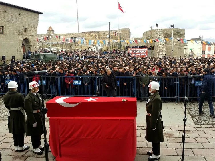 Teğmen Muhammed Kır’ı Erzurum’da son yolculuğuna onbinler uğurladı
