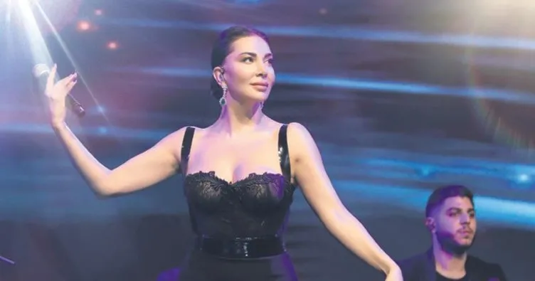 Şarkılarını öğretmenler için söyledi