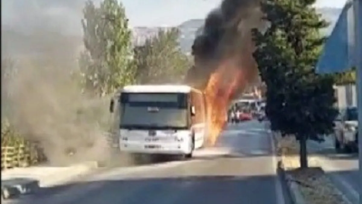 İzmir’de belediye otobüsü cayır cayır yandı: Yolcular canını zor kurtardı!