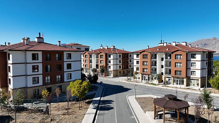 Bakan Kurum, ilçeden görüntüleri paylaştı: TOKİ ile Malatya Kale’de kale gibi konutlar yaptık