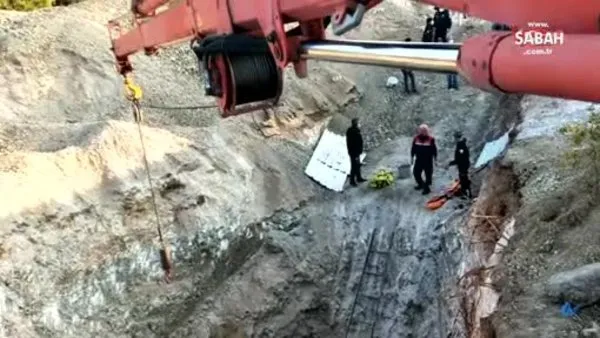 Adana Seyhan'da kuyu çöktü 2 kişi toprak altında kaldı | Video