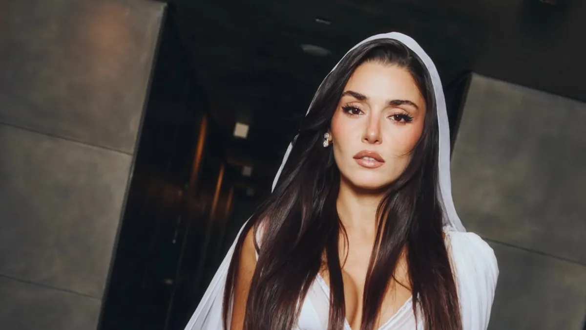 Hande Erçel'den manidar paylaşım! Kitabın o sayfası dikkat çekti