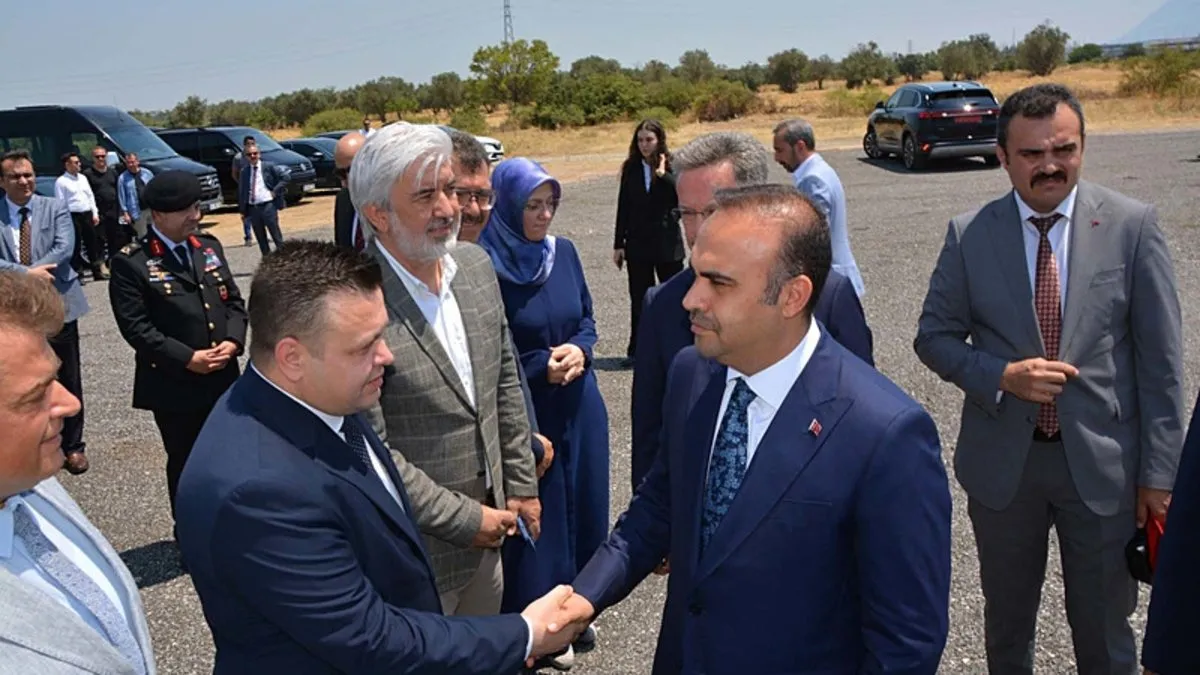 Bakan Kacır, BYD'nin yatırım yapacağı araziyi inceledi