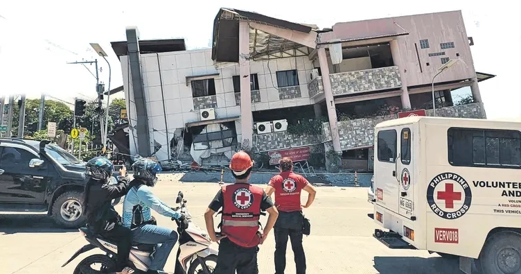 Filipinler’de 7.8’lik deprem