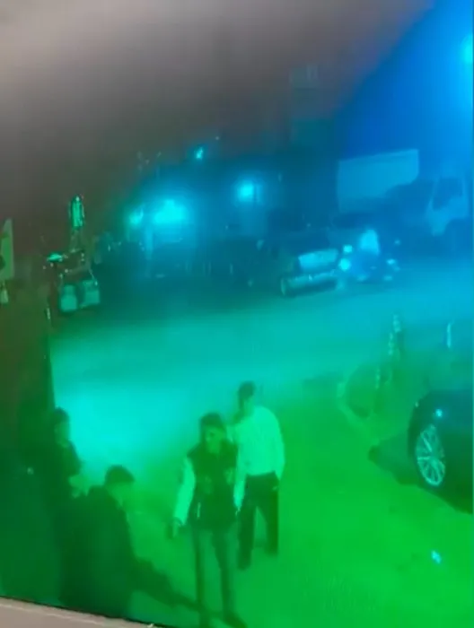 İstanbul’da kan donduran görüntü: Motosikletini çaldığını düşünüdüğü kişiye kurşun yağdırdı!