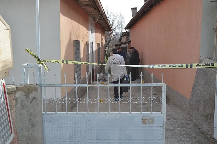 Kayınpeder cinayetinde travesti detayı: Soyunun deyip satırla saldırdı! İkisi odanın ortasında...