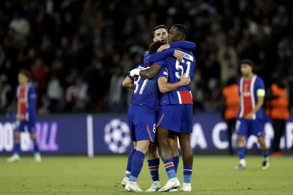 paristeki-olaylar-nedeniyle-psg-lyon-maci-ertelendi-1792765391626.jpg