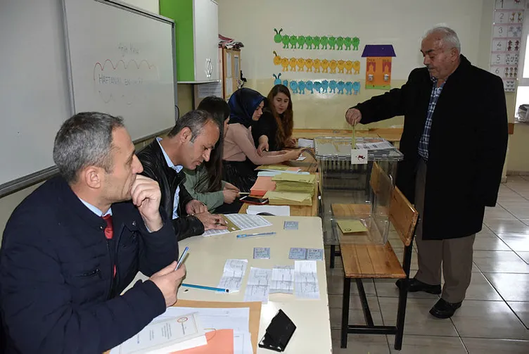 Türkiye sandık başında! 57 milyon seçmen tercihini yapıyor