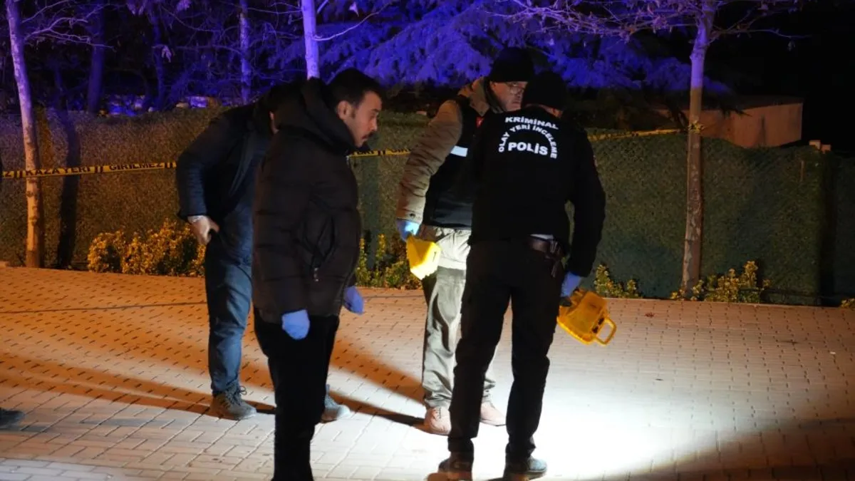 Kırıkkale’de kavgaya müdahale eden polis memuru bıçakla yaralandı Kırıkkale’de kavgaya müdahale eden polis memuru bıçakla yaralandı