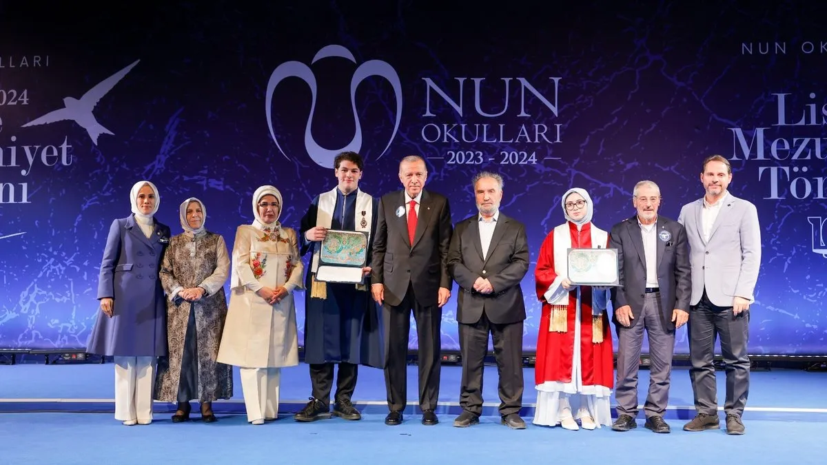 Başkan Erdoğan, NUN Okullarında torununun mezuniyet törenine katıldı