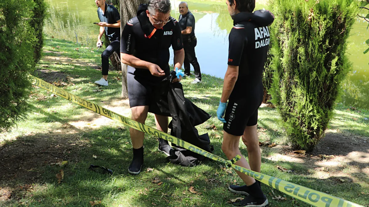Eskişehir’de Porsuk Çayı’nda kan donduran manzara Eskişehir’de Porsuk Çayı’nda kan donduran manzara