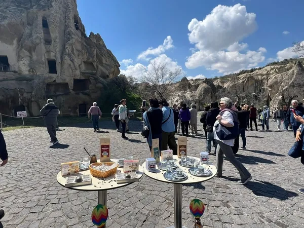 kapadokyada-lezzet-ve-manzara-bulustu-turistlere-kahve-ve-lokum-ikrami-1776772240274.jpg