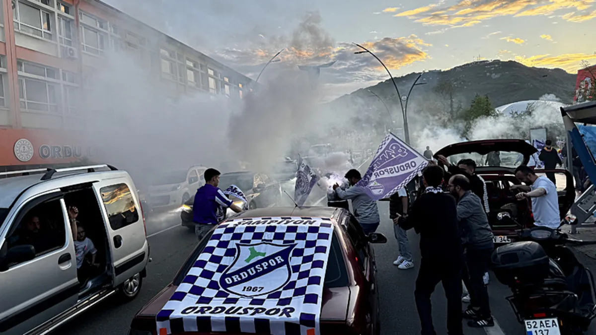 52 Orduspor FK’nın 2. Lig’e yükselmesi coşkuyla kutlandı! 52 Orduspor FK’nın 2. Lig’e yükselmesi coşkuyla kutlandı!