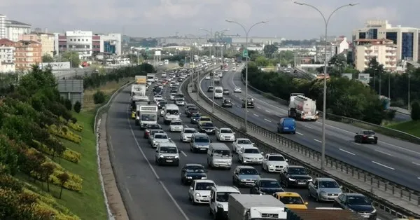 anlik istanbul trafik yol durumu haritasi 17 temmuz istanbul da bayram oncesi trafik yogunlugu yasaniyor son dakika yasam haberleri