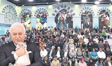 20 bin kişi Nihat Hatipoğlu’yla dua edip iftar açtı