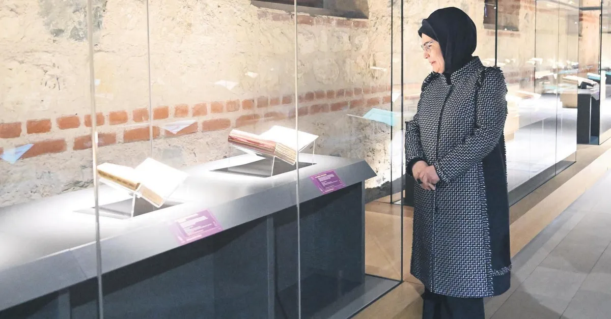 Emine Erdoğan’dan sergi paylaşımı: Bilimin öncülerinin yazma eserleri köklü tarihimizin göstergesi