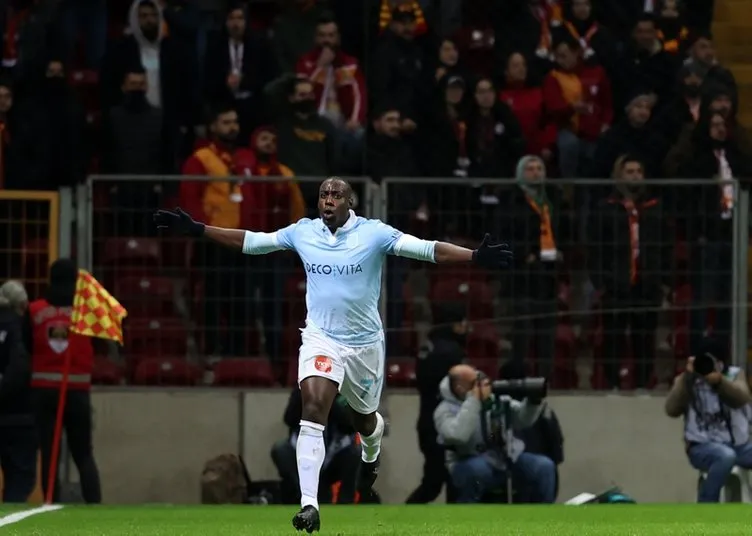 Son dakika: Başakşehir’in Galatasaray’a attığı golden önce faul var mı? Erman Toroğlu canlı yayında açıkladı…