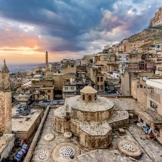 Gelin odası gibi süslen Mardin