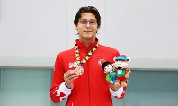 Milli yüzücü Berke Saka, Avrupa Gençler Şampiyonası’nda altın madalya kazandı