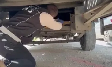 Polis ekiplerini bile şaşırttı: Uyuşturucu çekicinin gizli bölmelerinden çıktı!