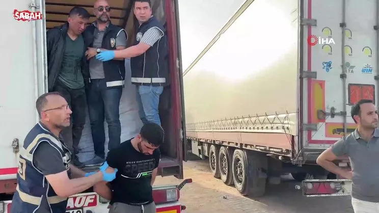 Tokat'ta gümrük mührü kırılmış iki tırda 17 kaçak göçmen yakalandı | Video