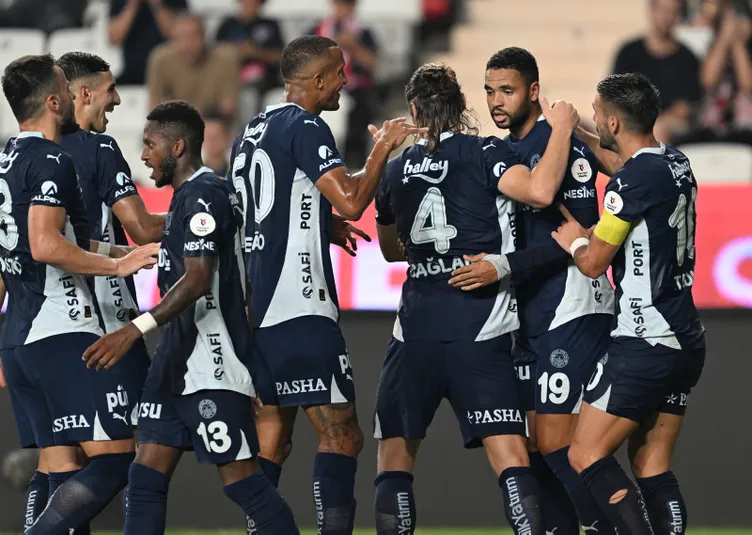 SON DAKİKA FENERBAHÇE HABERLERİ: Jose Mourinho’dan görülmemiş tepki! Antalyaspor maçında kimse bunu beklemiyordu: Bir anda ayağa kalktı ve…