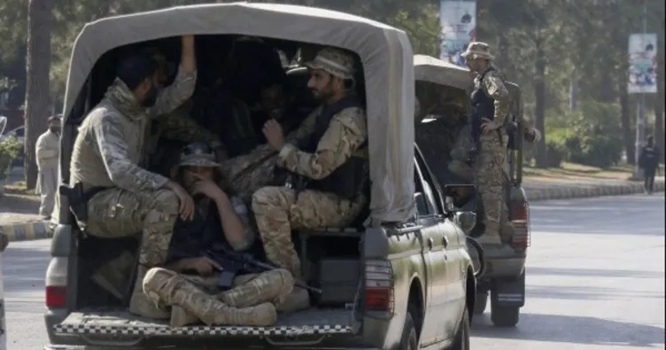 Pakistan’da korkunç patlama: Askeri konvoya pusu kuruldu