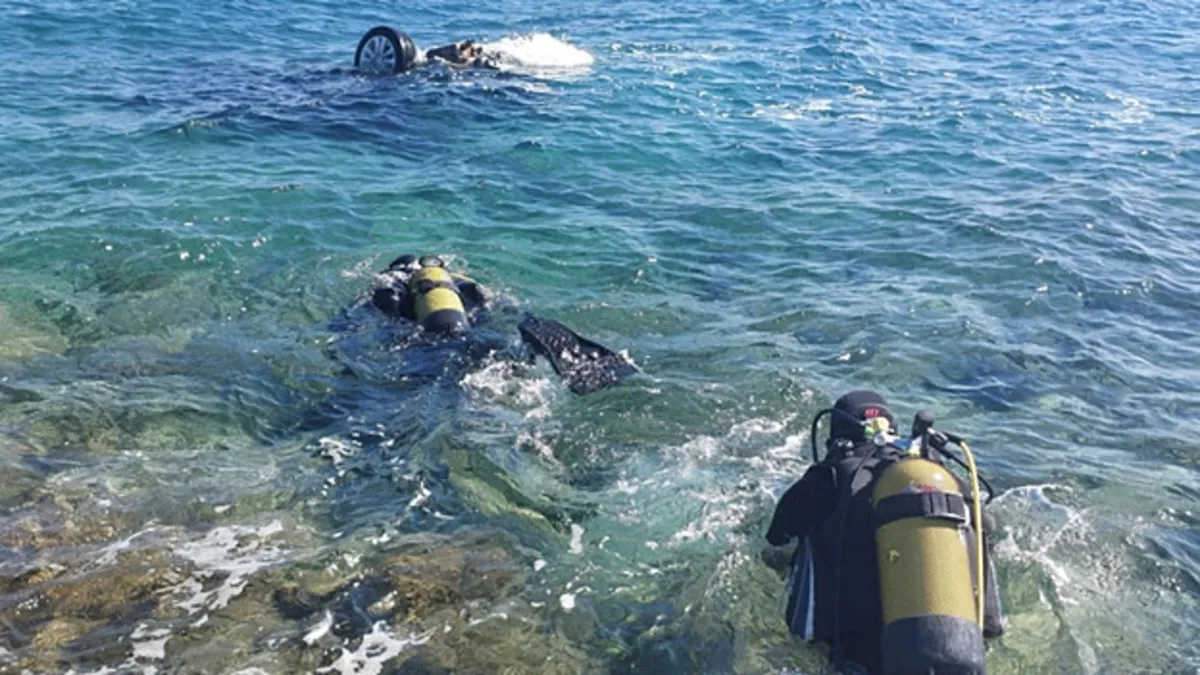 İzmir’de denize düşen otomobilde cansız beden bulundu! İzmir’de denize düşen otomobilde cansız beden bulundu!