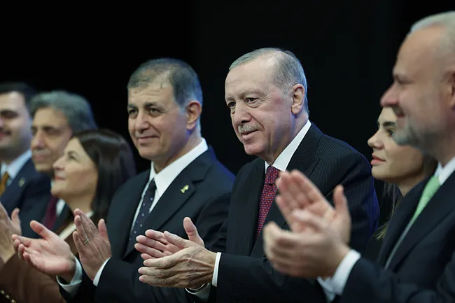 SON DAKİKA… İzmir Belediye Başkanı Cemil Tugay AK Parti’ye katıldı: AK Parti ile İzmir'i ayağa kaldıracağız