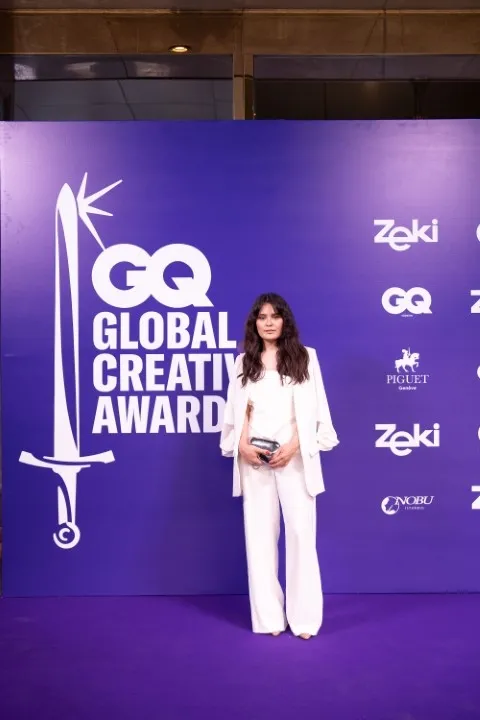 serenay-sarikaya-gq-turkiye-yaraticilik-odulunu-cok-ozel-bir-davetle-aldi-1718358511563.jpg