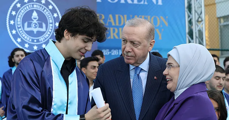 Başkan Erdoğan, Marmara Anadolu İmam Hatip Lisesi Mezuniyet Töreni’ne katıldı! Torununa diplomasını takdim etti