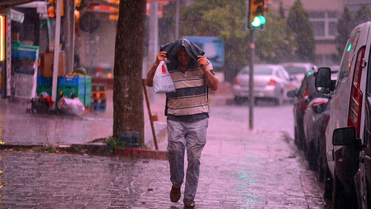 Son dakika hava durumu haberleri! Hafta sonu plan yapanlar dikkat! Meteoroloji saat verdi: İstanbul, İzmir ve Ankara'ya fırtına uyarısı