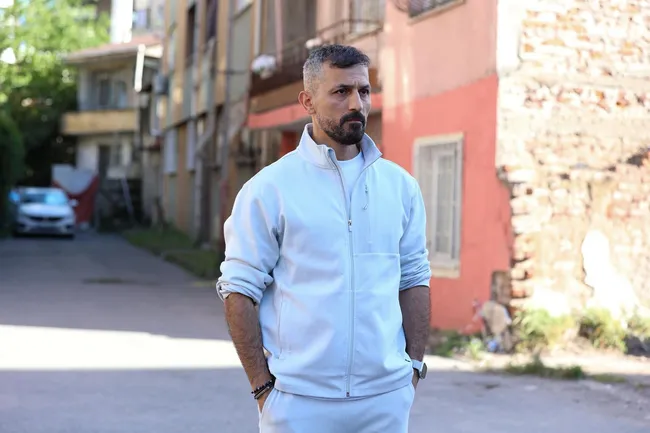 alti-ustu-istanbuldan-ilk-tanitim-adanadan-uzak-istanbula-yasak-kendi-kaderlerini-yeniden-yazma-mucadelesi-1779476280518.jpg
