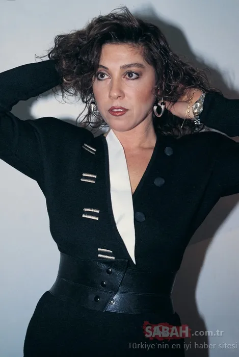 80 yaşındaki Nebahat Çehre güzelliğiyle ağızları açık bıraktı! Sosyal medyayı yaktı geçti!