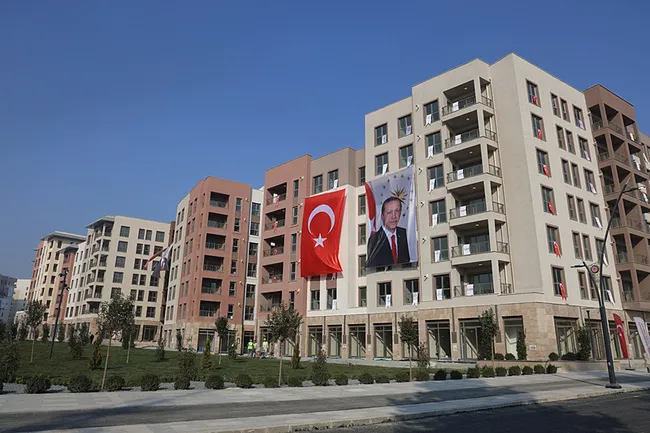 ak-partili-huseyin-yayman-evler-yapilmadi-demek-gercekle-bagdasmiyor-gelin-hatayda-sahada-gorun-1766754231519.jpg AK Partili Hüseyin Yayman: Evler yapılmadı demek gerçekle bağdaşmıyor, gelin Hatay’da sahada görün!