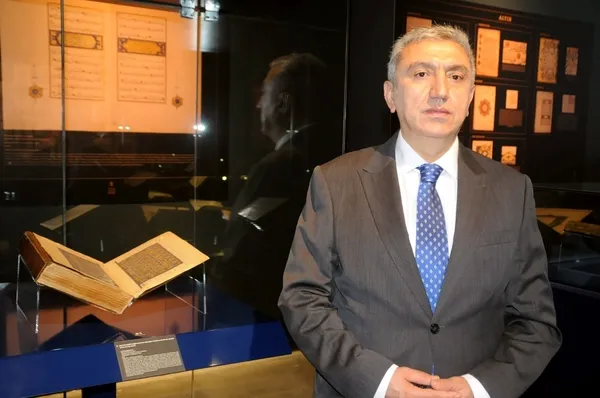 el-yazmasi-asirlik-kutsal-risalet-yazma-mushaf-sergisi-acildi-1649421297383.jpg