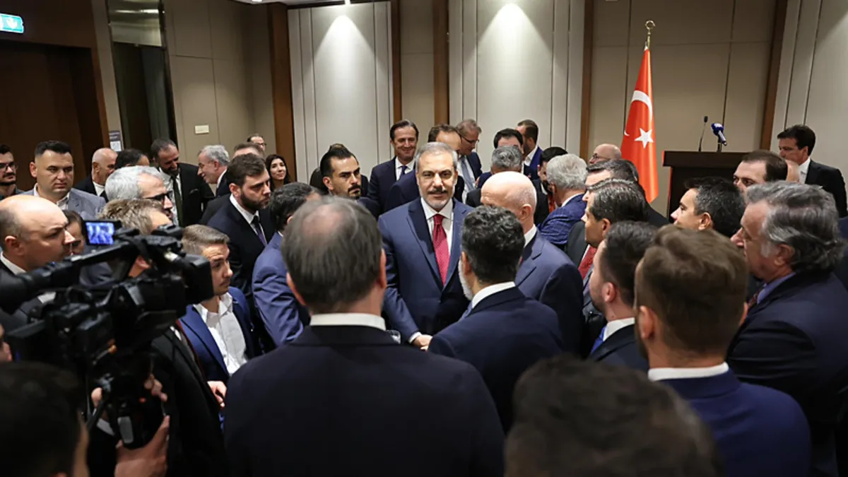 Bakan Fidan, Üsküp’te iş adamları ve STK temsilcileriyle görüştü Bakan Fidan, Üsküp’te iş adamları ve STK temsilcileriyle görüştü