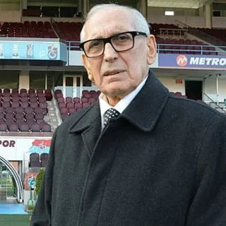 Türk futbolu ve Trabzonspor'un efsanesi Özkan Sümer'e veda