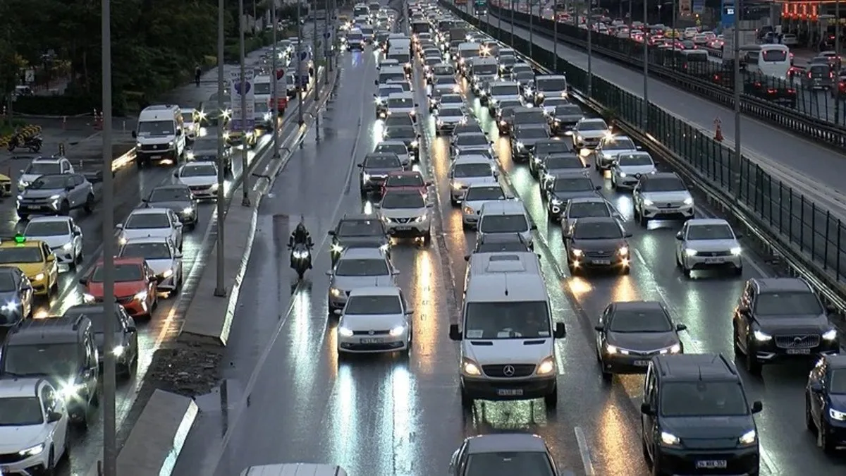 İstanbul'da haftanın ilk iş gününde trafik yoğunluğu