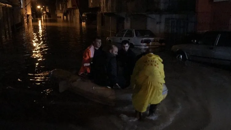 Adana sağanak yağışlara teslim!