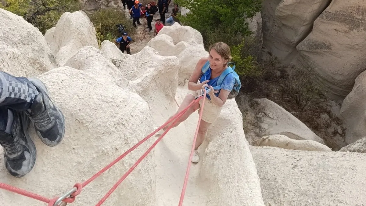 Nevşehir’de vadide mahsur kalan turist kurtarıldı Nevşehir’de vadide mahsur kalan turist kurtarıldı