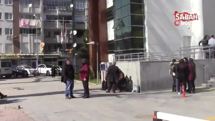 'Kedin üzerimi pisledi' diyerek arkadaşının boğazını kesen sanık hakim karşısında