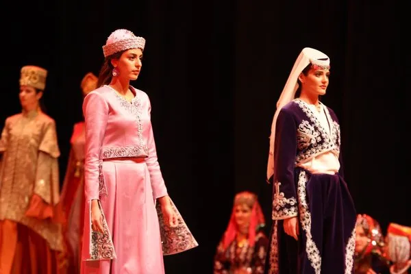 Geleneksel Türk gelinlikleri büyüledi