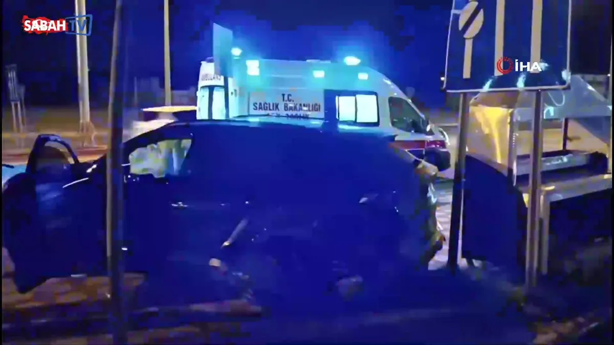 Batman’da iki otomobil kafa kafaya çarpıştı: 1 yaralı videosunu izle Batman’da iki otomobil kafa kafaya çarpıştı: 1 yaralı videosunu izle